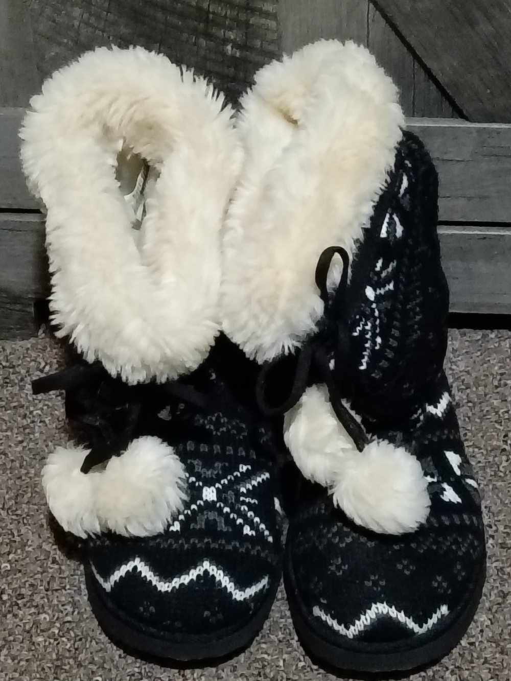 Kohl's Cream Faux Fur Lined Slippers 4 Girls 5.5 Women